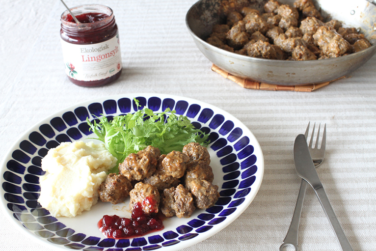 01_meatball_and_lingonberry