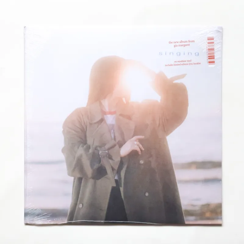 Gia Margaret「Singing」フォーク、アンビエント、エレクトロニクスを横断する厳かな一枚。