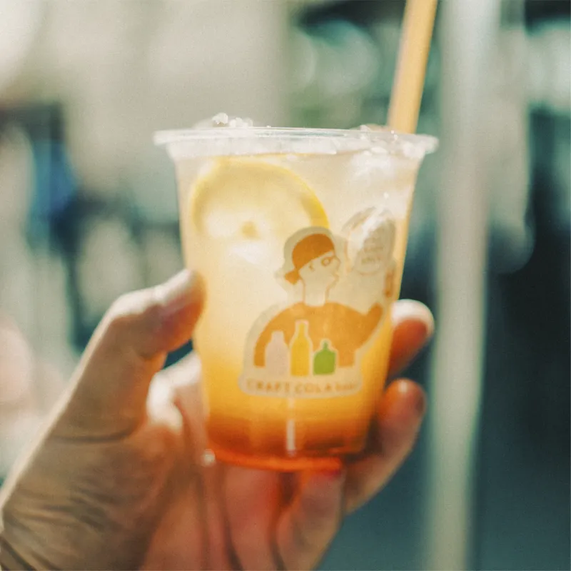 まずはやっぱり、炭酸でスカッとクラフトコーラ！
