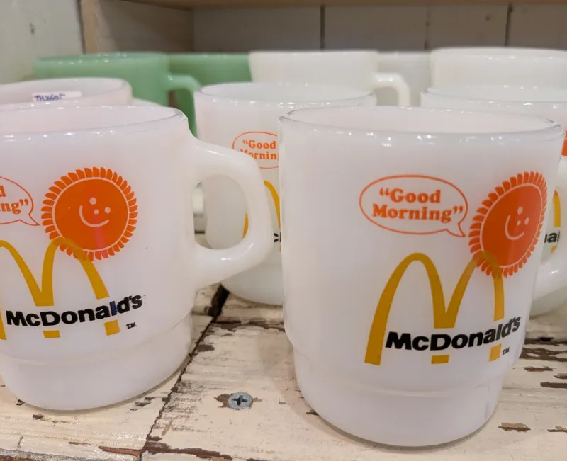人気のファイヤーキング等のミルクガラス食器です。ご自宅使いはもちろん、強度のある食器なので、アウトドアでも利用出来ます。