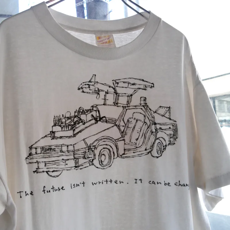 アーティストGen Fujitaに依頼し90年代無地Tシャツにハンドぺィングした某名作映画の名車Tシャツ