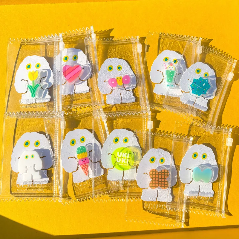 おばけがぎゅっとするカード付きピンバッチ