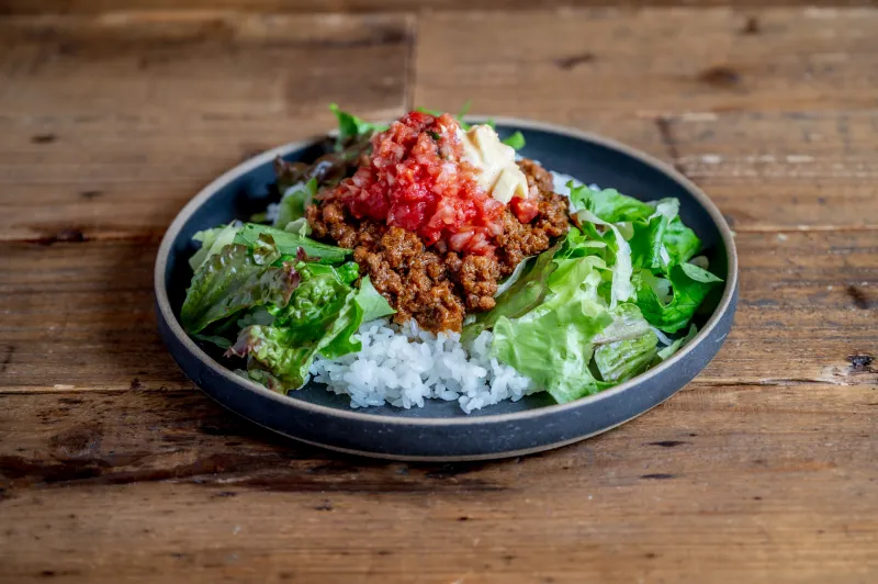 lunch stand tipiの創業当時から1番人気のタコライス。じっくり煮込んだ甘めのタコミートです！