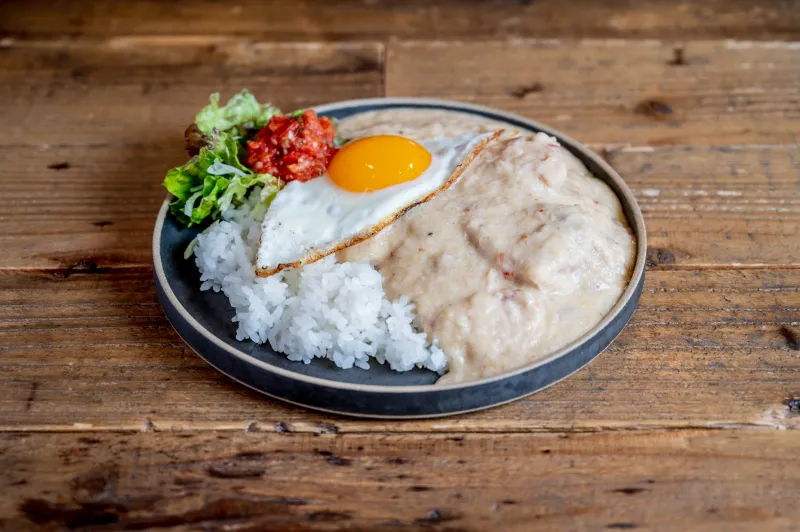 メキシコの唐辛子が入ったクリームチキン。タマネギの水分と生クリームを使用した醤油ベースのクリームです。