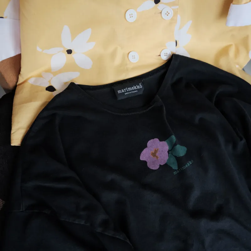 花柄モチーフのTシャツやサマーシャツ