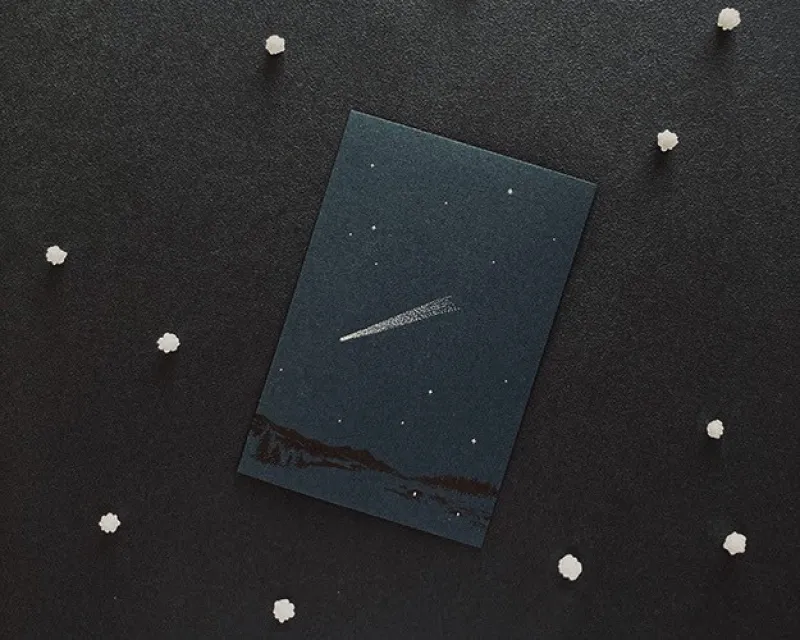 ポストカード「彗星」ほんとうの彗星を見逃した夜から誰かと小さな彗星を共有したくてあたためていた図案です。