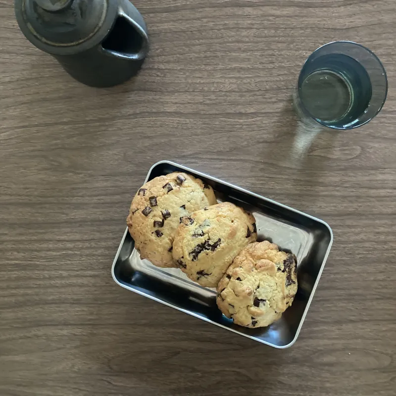「アメリカンクッキー」今回初登場するビッグサイズのチャンククッキー。プレーン（チョコナッツ）、抹茶、Wチョコの3種類。