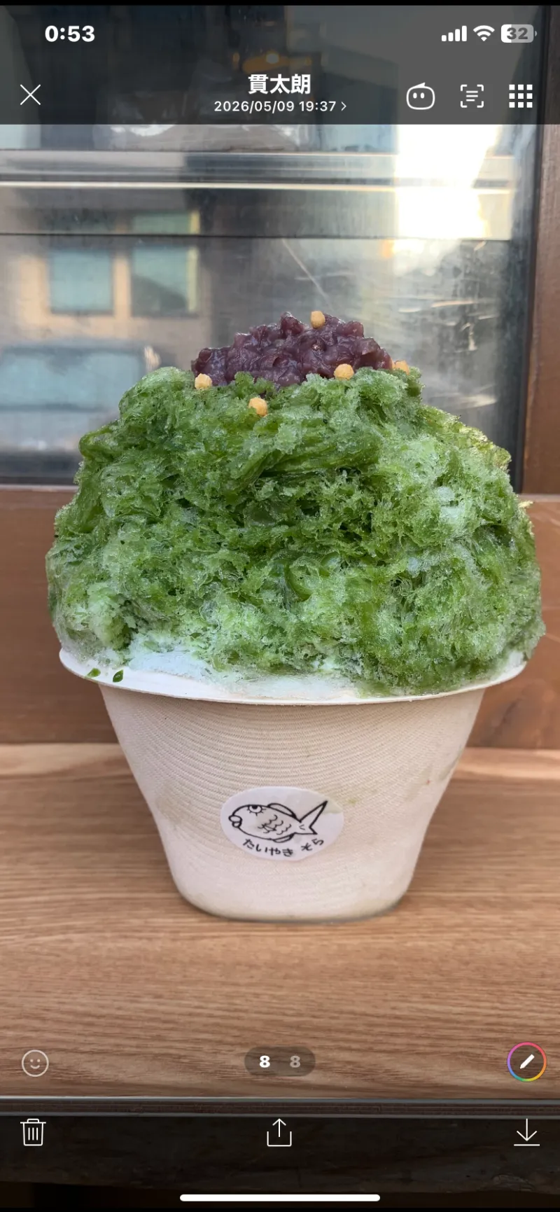 すすむ屋茶店さんの抹茶を使用したカキ氷。甘さ控えめの自家製粒あんと合わせています。