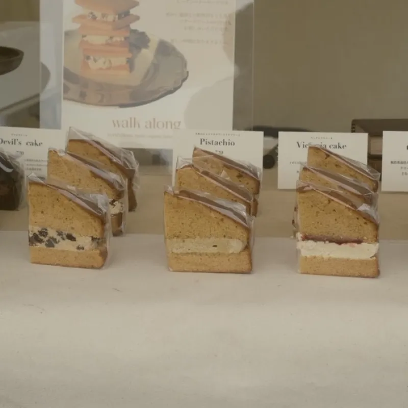 米粉のヴィクトリアケーキ。人気の定番3種、レーズンバター、ラズベリー、ピスタチオ。