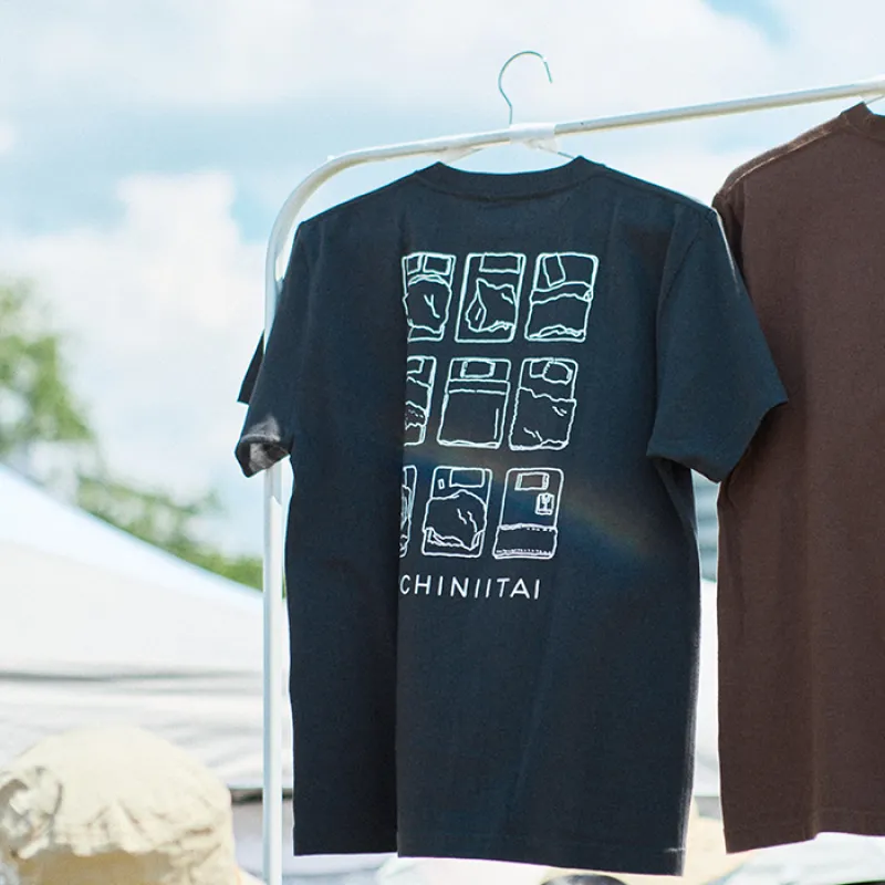 お家にいたい気持ちを表現したさりげないTシャツ