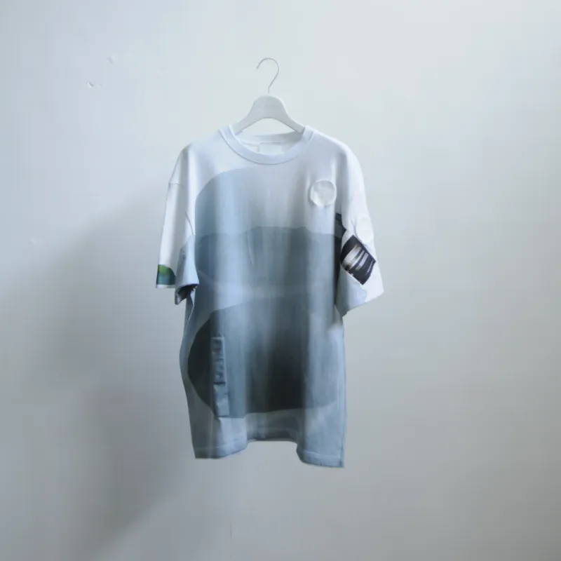 染め、プリントを施した一点もののTシャツ