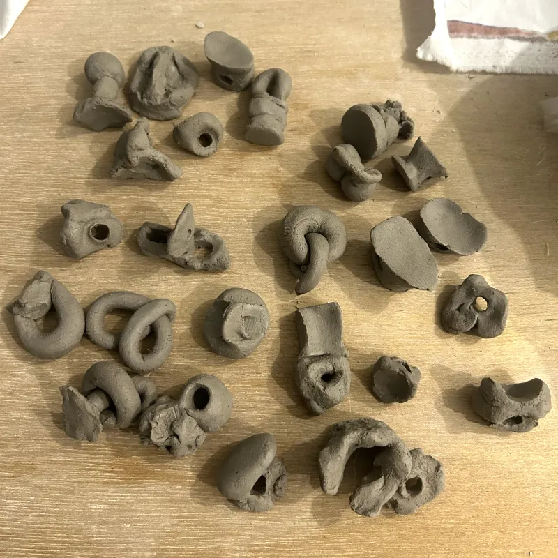 ガチャガチャ作り中、まだどんなものができるか分かりません。