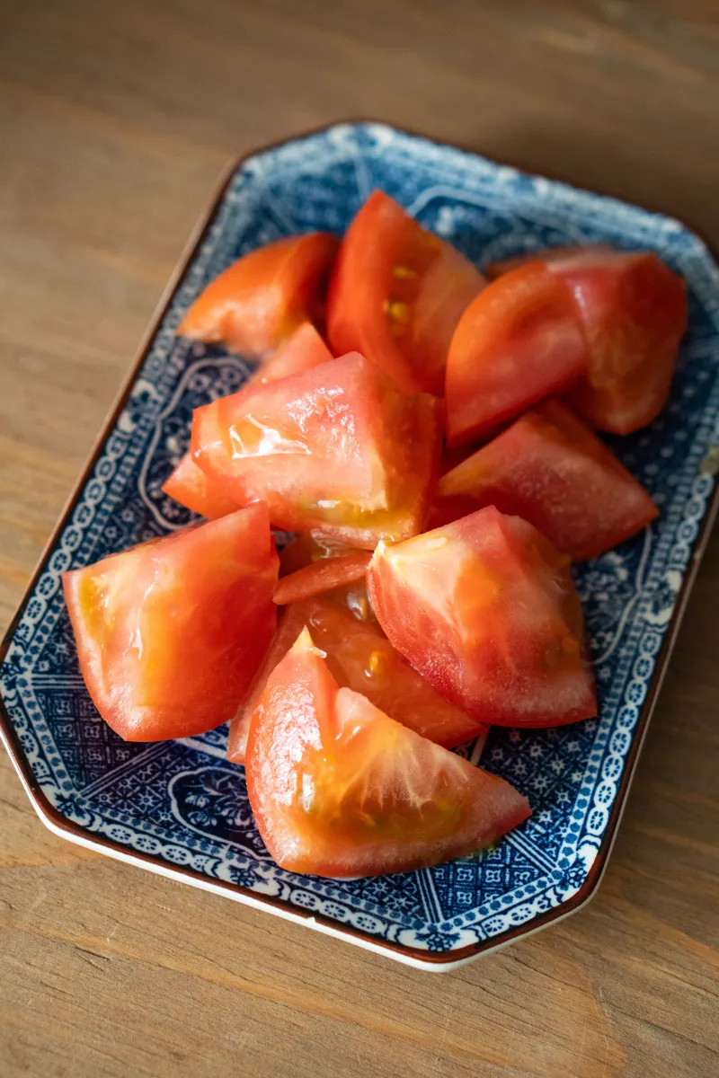 冬のトマトが似合う和のお皿