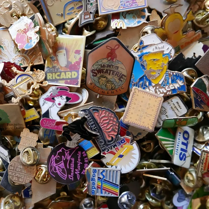 古着にもピッタリ、ヴィンテージピンズ