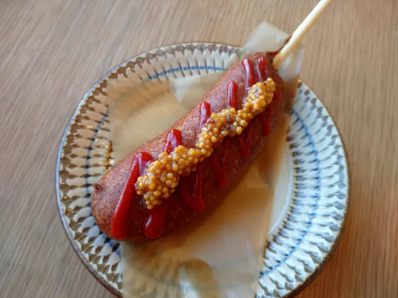 生地の味わいと成城城田工房さんの粗びきウィンナーで、美味しさ倍増の米粉アメリカンドッグ