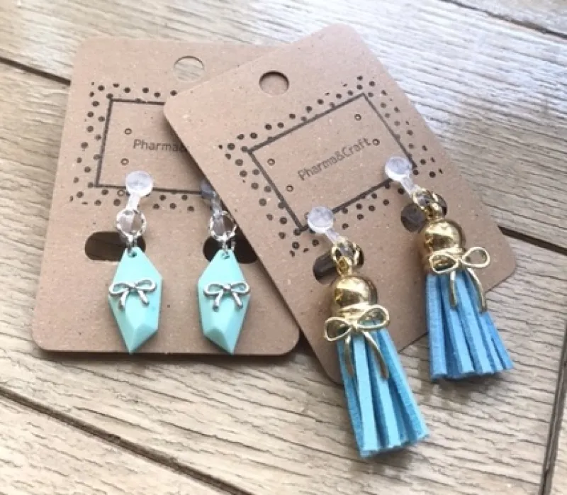 定番のキッズイヤリング！　痛みの少ないプラスチックのパーツで作っています。