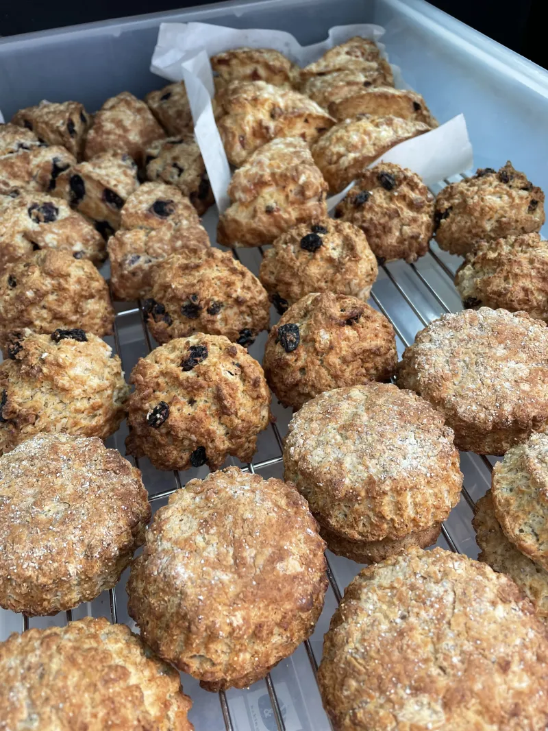 「スコーン」ライ麦スコーンやオートミールスコーンなど、ヘルシーなスコーンをご用意しています。