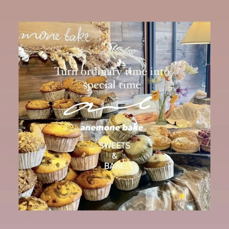 小麦の味もしっかり感じる、しっとりマフィン。おすすめのフレーバーはほろ苦キャラメルが中からとろける胡麻マフィン。