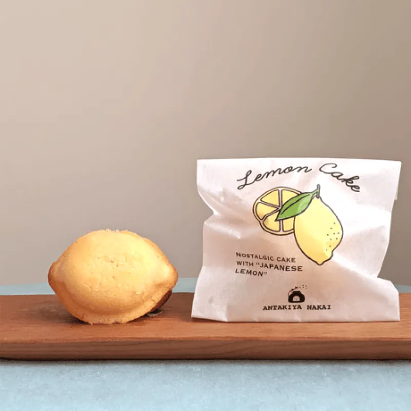 国産のレモン果汁と果皮に高級バターで知られるカルピスバターを贅沢に使って作ったこだわりの「レモンケーキ」