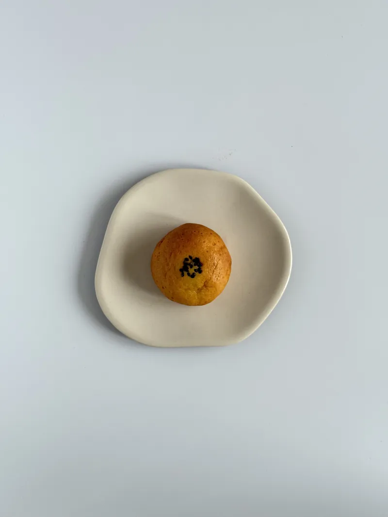 自家製のつぶあんをたっぷり包んだ「あんぱん饅頭」