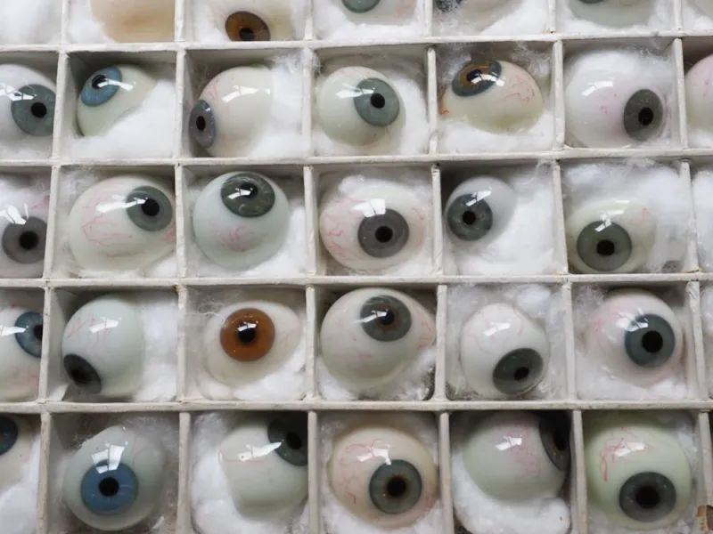 怪しく艶やかなドイツ「ラウシャ」製義眼