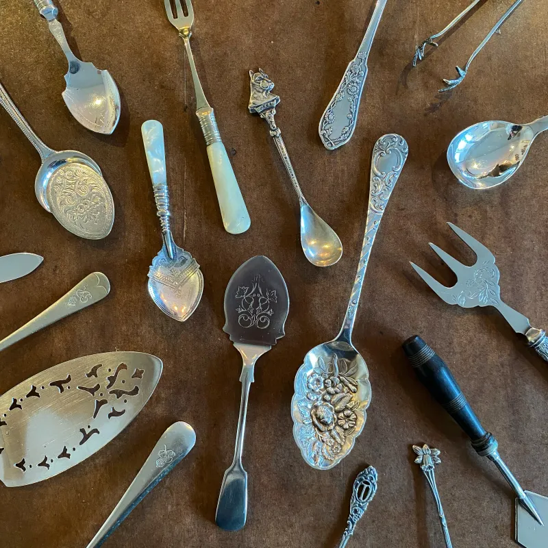 お気に入りのヴィンテージシルバーカトラリーを普段の食事のおともに。