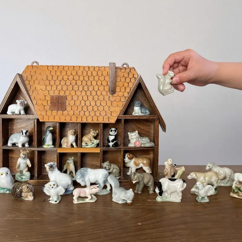 イギリス「WADE」の小さな動物フィギュアたち、希少なシリーズもそろっています。