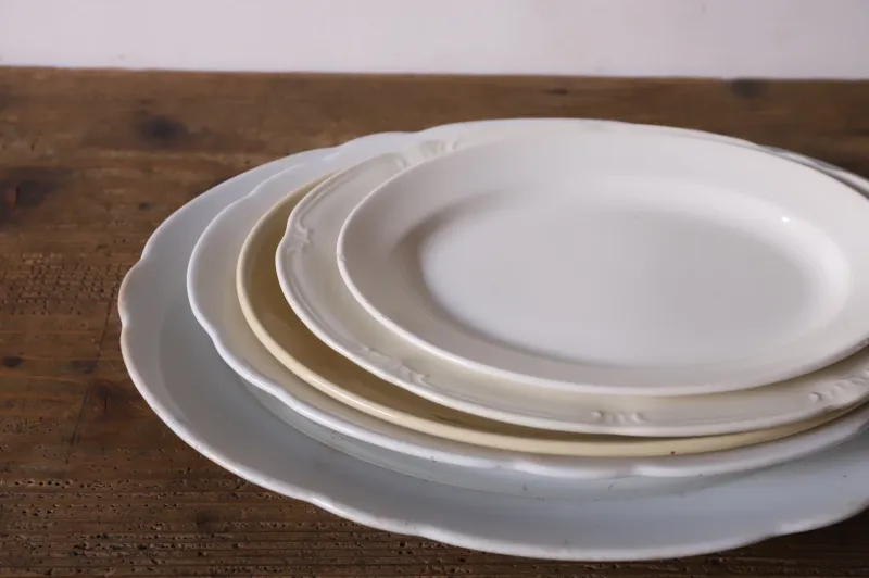 白は白でもさまざまバリエーションで使いやすいオーバルプレートをご用意しています。