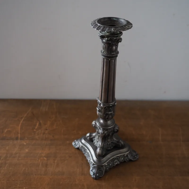 イギリス、メタルのキャンドルスタンド