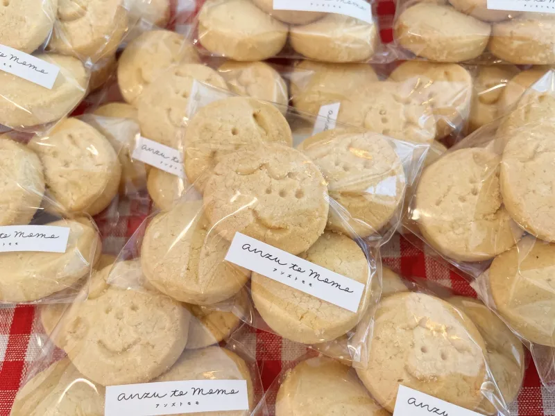 きび糖のバタークッキーは素朴でとまらないおいしさです。お気に入りのお顔をさがしてください！