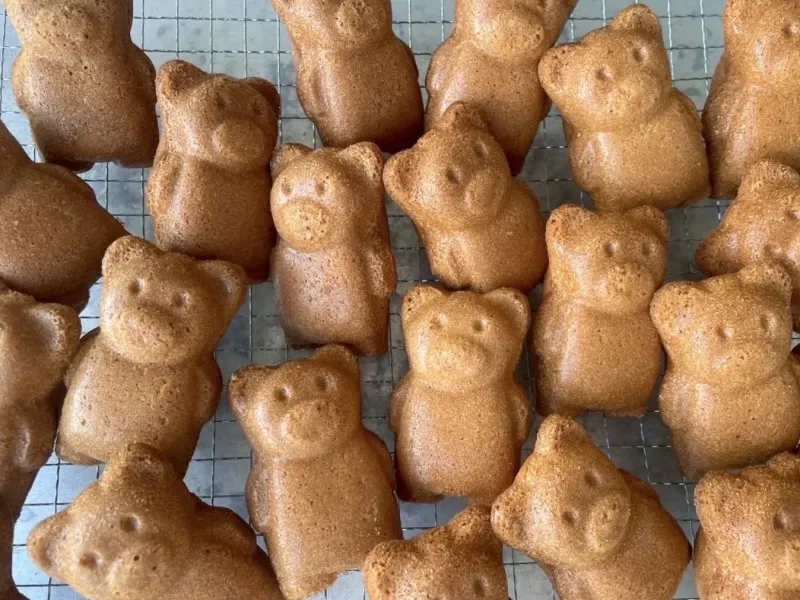 かわいい形のごろうのフィナンシェはバターたっぷり！　とってもおいしいケーキです。