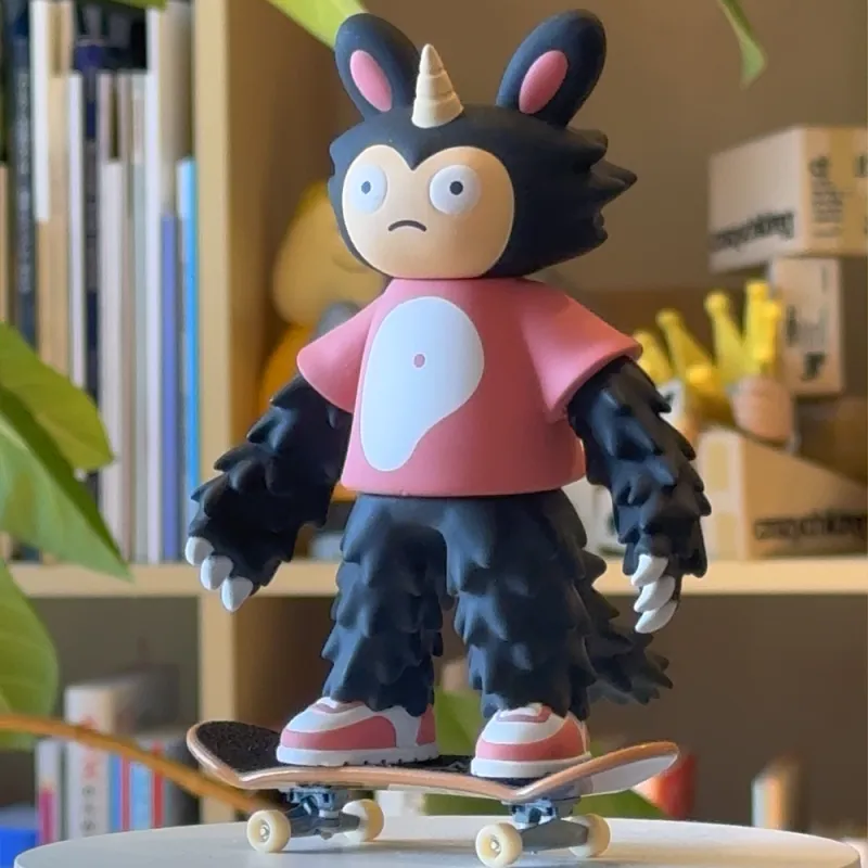 絵本「ナイスメイク」の主人公「ポルッチ」のソフビフィギュアです。