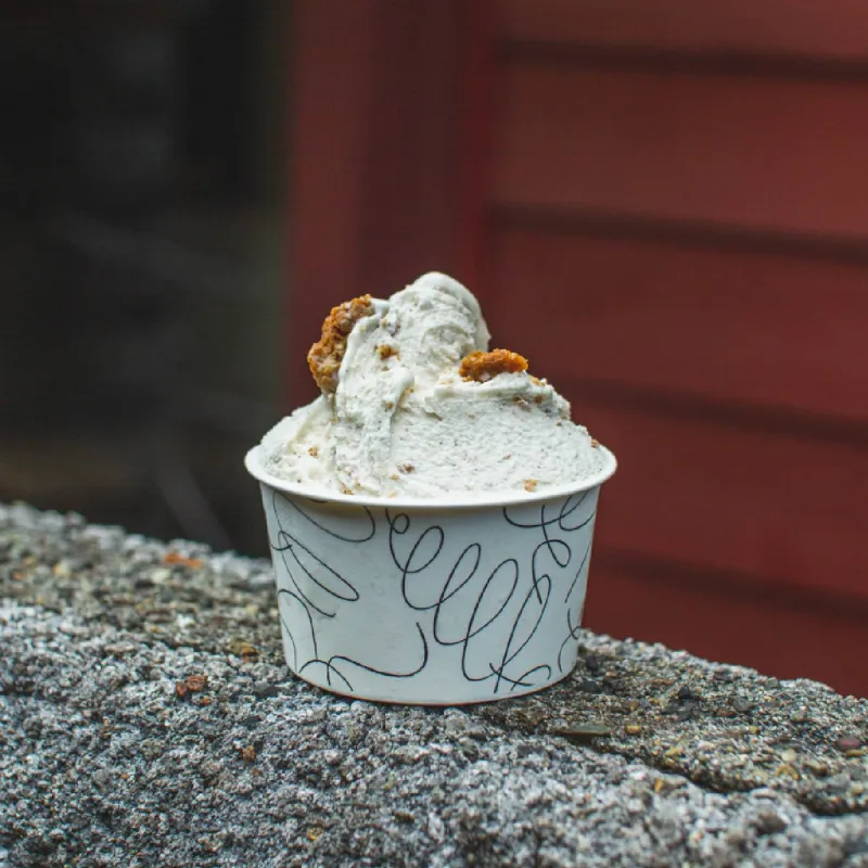 8種のスパイスを合わせた濃厚ながら爽やかな味わいのジェラート。オーツ麦やココナッツが入ったアンザックがアクセント