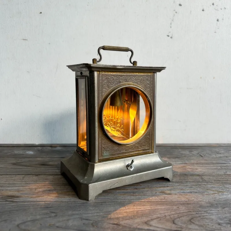 古い時計のケースを使った乾電池で燈る小さな灯り