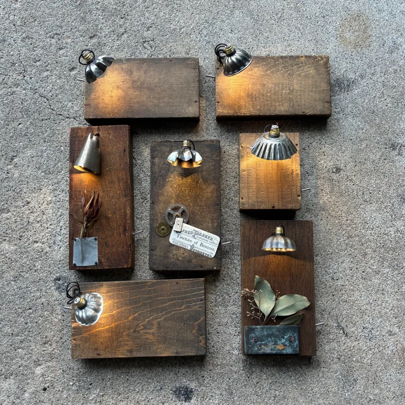 古い木箱を使った乾電池で燈る小さな灯り