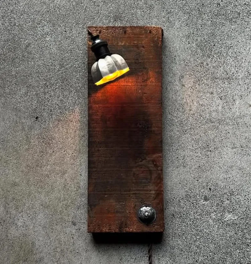 菓子型をシェードに使ったブラケットライト