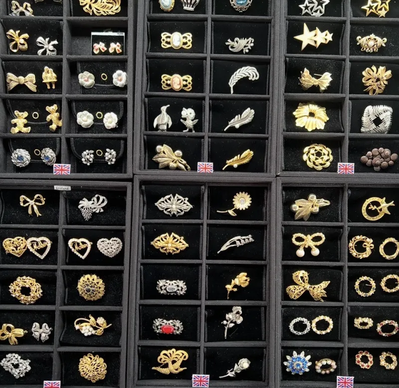 Made in Englandのヴィンテージブローチ。すべてデッドストック
