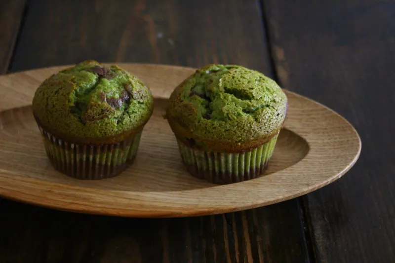 ヨーグルト、豆乳、菜種油を使用しているため、重すぎずヘルシーな抹茶ショコラマフィンです。