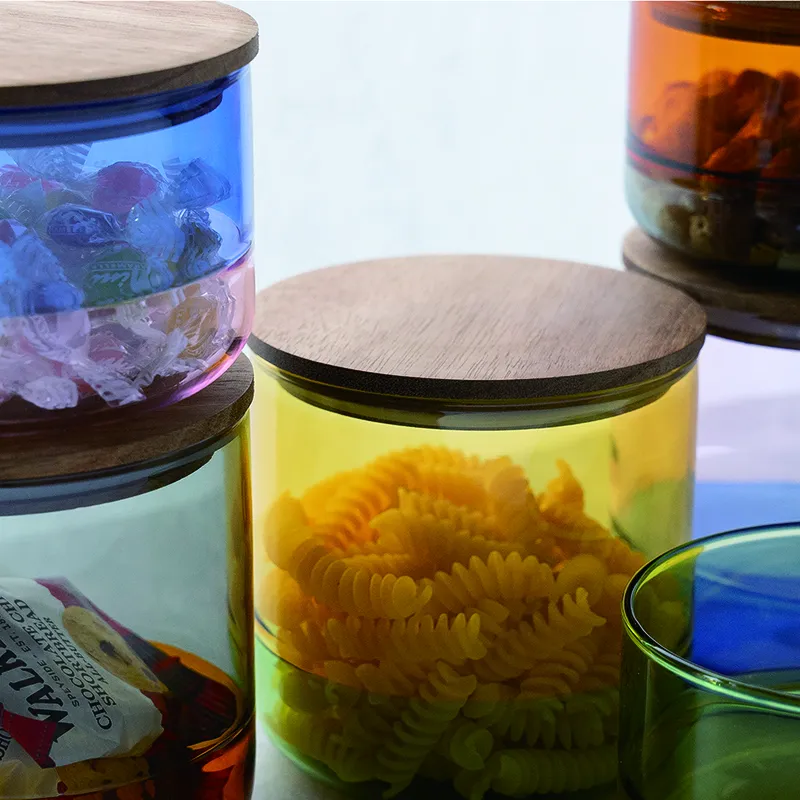 カラーガラスが目を引くキャニスター。2サイズ展開。