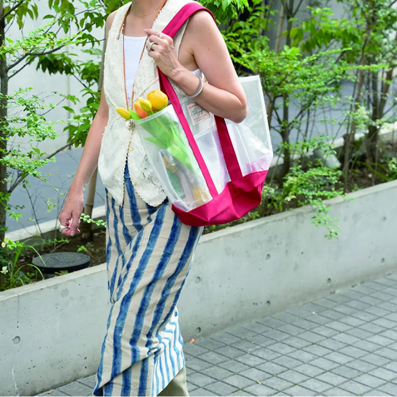 アメリカントラッドなトートをベースに、キャンバスとポリエチレンを組み合わせたバッグ