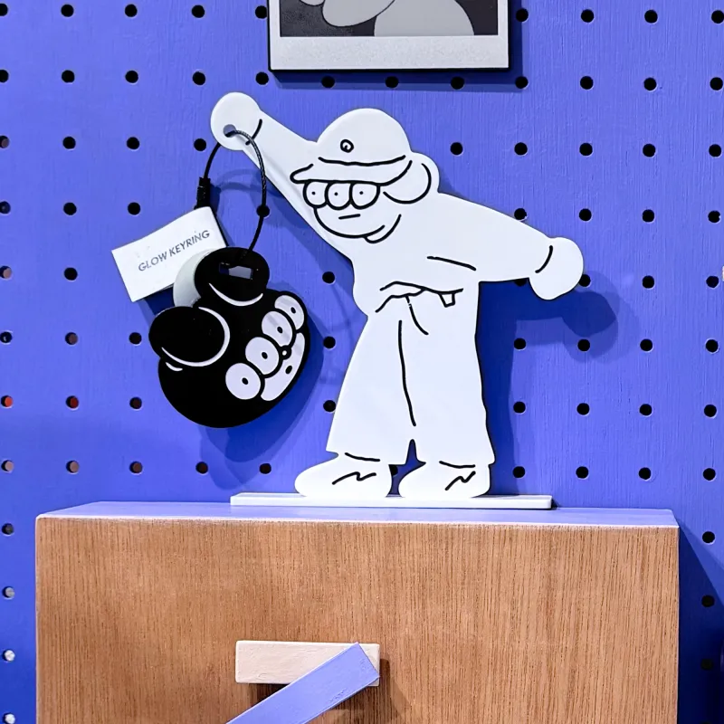 キーリングを見せびらかす人のアクリルスタンド