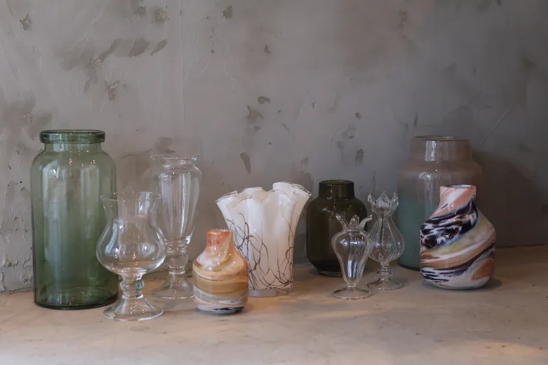 お花が飾りやすい花瓶。お気に入りを見つけにぜひいらしてください！