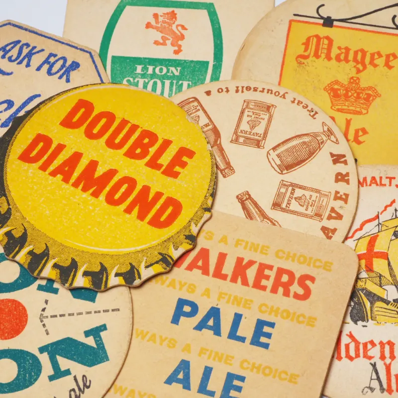 かつてパブで使われていたレトロな紙のコースター