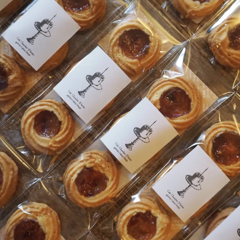 ラズベリーの甘酸っぱいジャムと生地の優しい甘さにココロがほっとするロシアケーキ