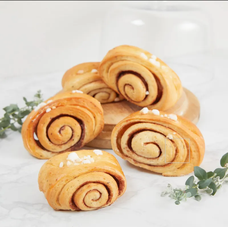 フィンランド直輸入の粗挽きカルダモン使用。ふわっと香る、やさしい甘さのシナモンロール。