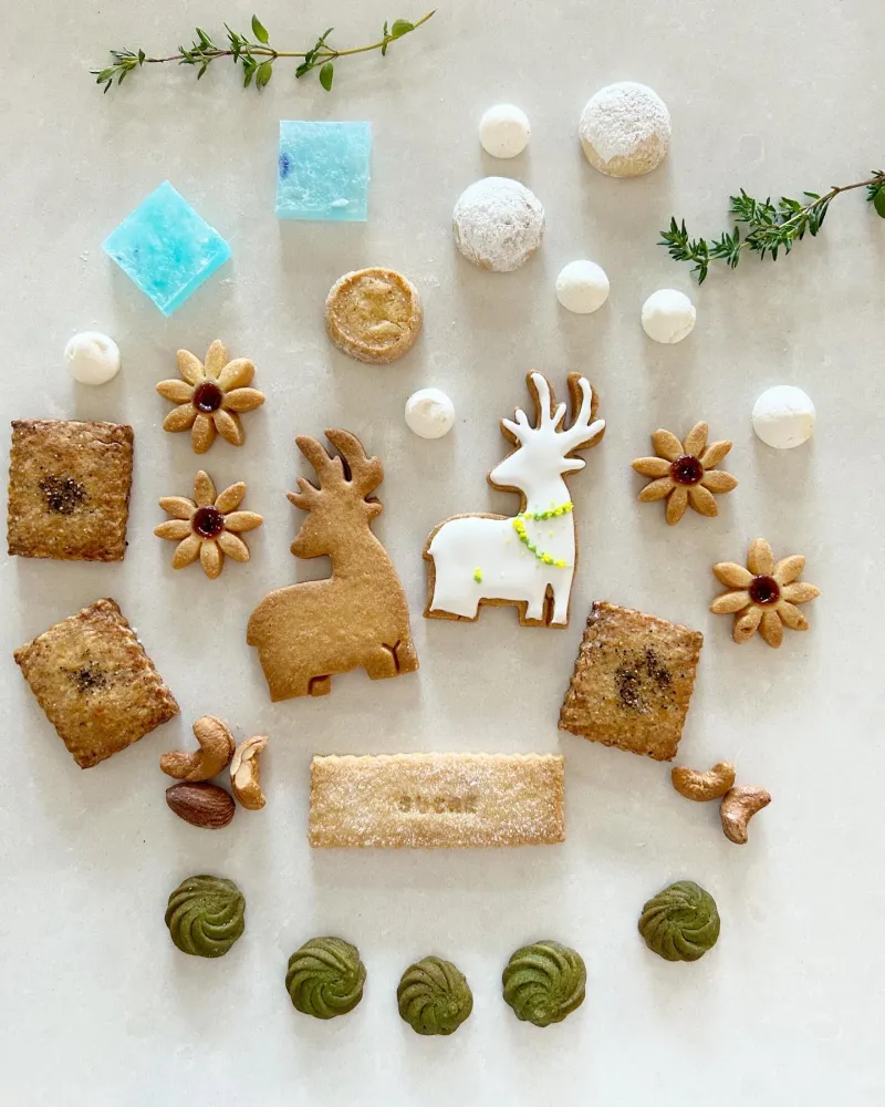 北欧の森クッキー缶の中にはこんなにたくさんのアイテムが入っています。