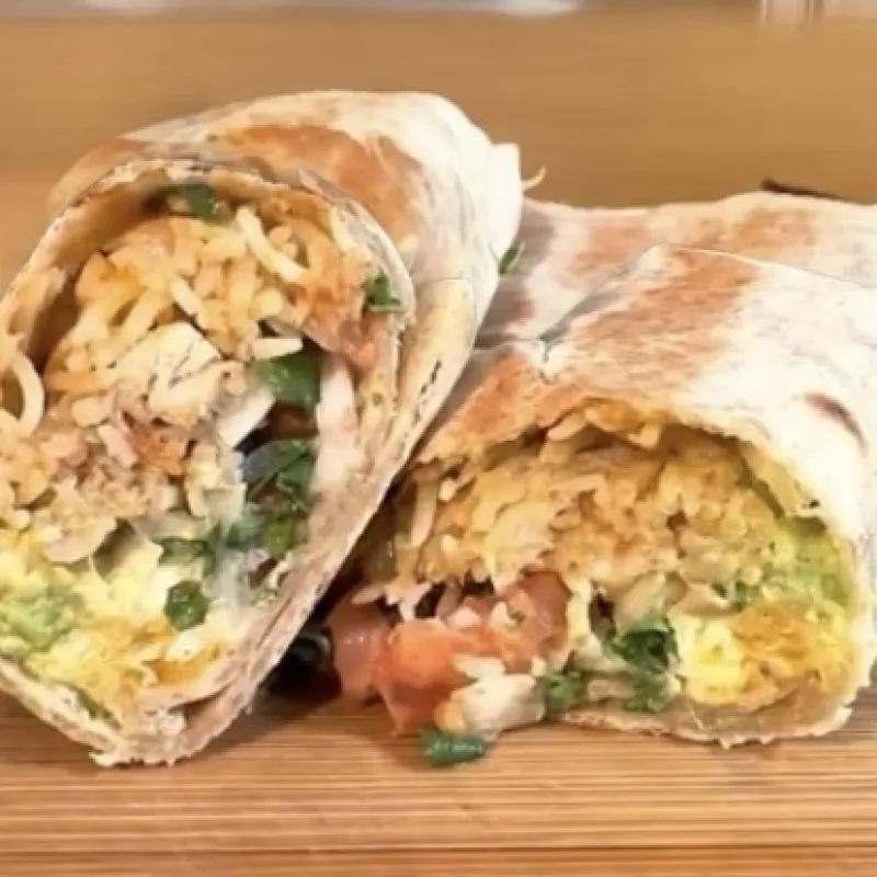 特製チキンビリヤニと野菜のラップサンド