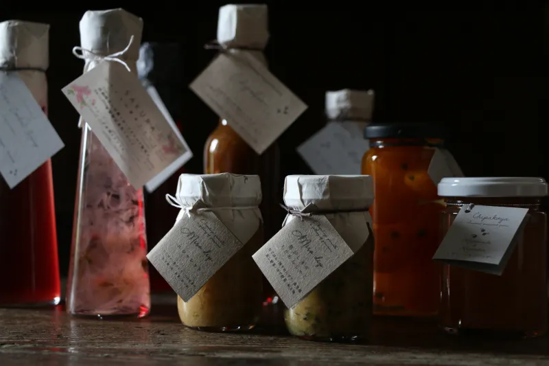 「季節の瓶詰め」旬の素材を合わせた味噌ディップ／季節の野菜と果物を一緒に味わうピクルス／果物・花・スパイス等シロップ