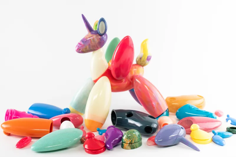 ユニサスは時間と空間を自由自在に行き来する最強の架空の生き物です。