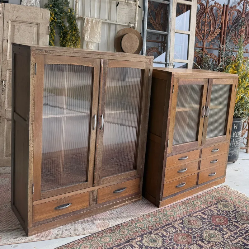 1960年代、日本のモールガラスのキャビネット